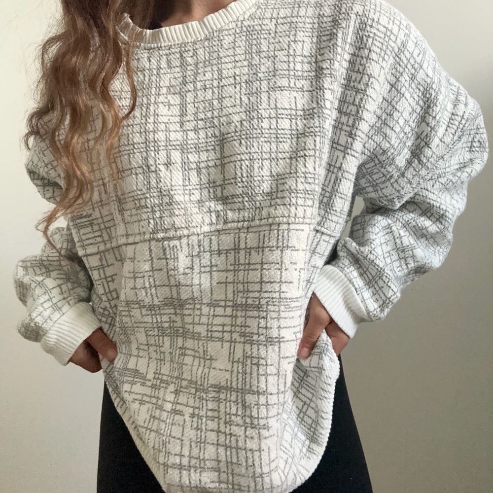 Vintage Cozy White and Gray Patterned Sweater
